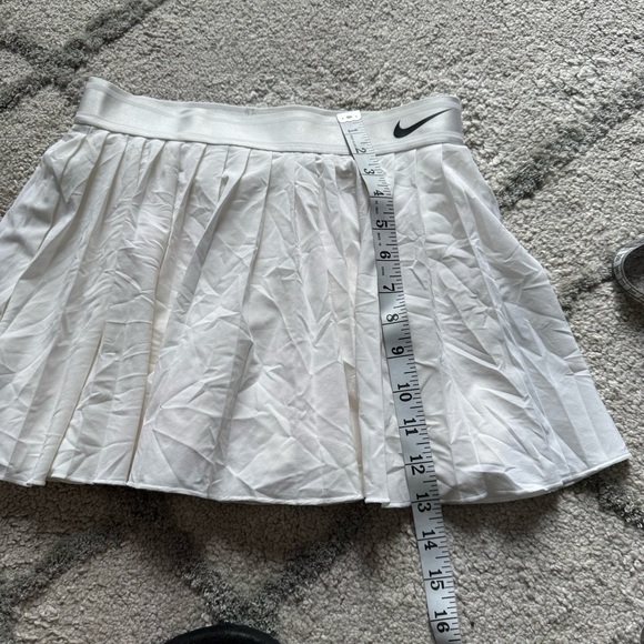 NIKE COURT VICTORY TENNIS PLEATED SKORT  
WHITE PULL ON SKIRT WITH SHORTS SMALL - Picture 9 of 11